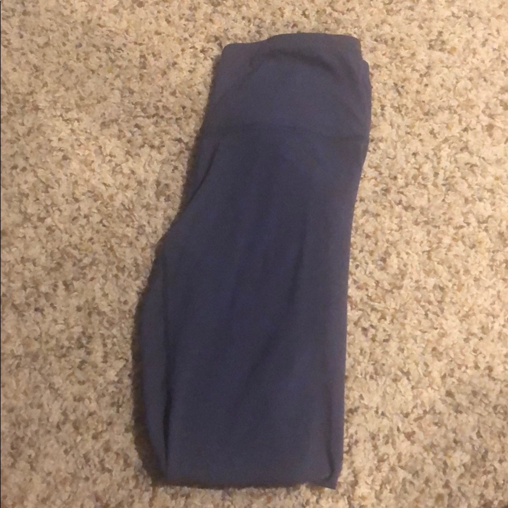 blue-ish gray leggings